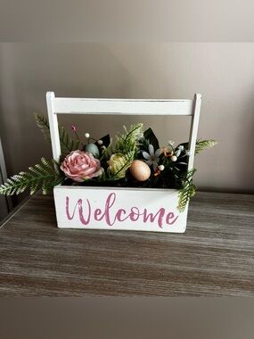 Welcome Floral Wooden Caddy - White with Pink Lettering